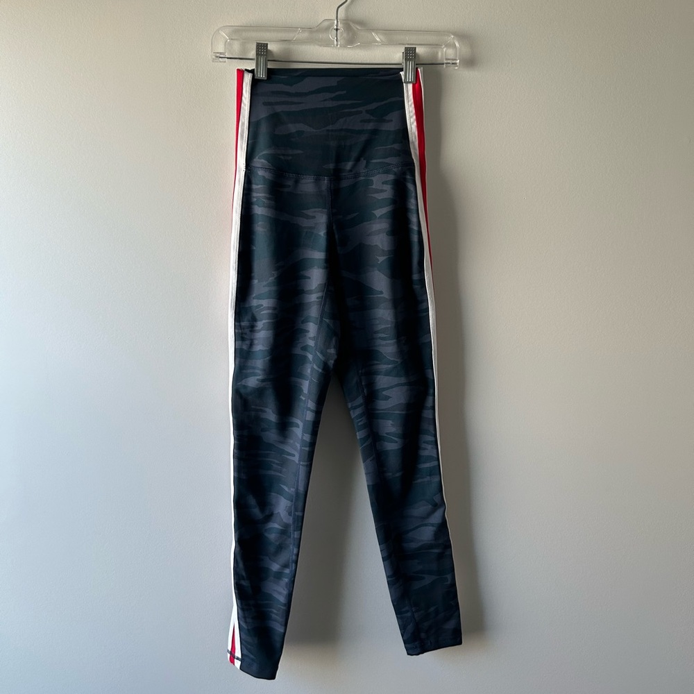 Define Your Inspiration blue camo printed athletic leggings